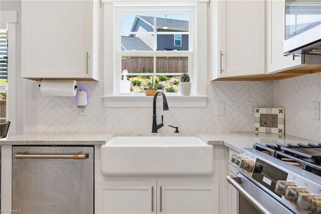7458 Buckview Court, Kernersville, NC 27284