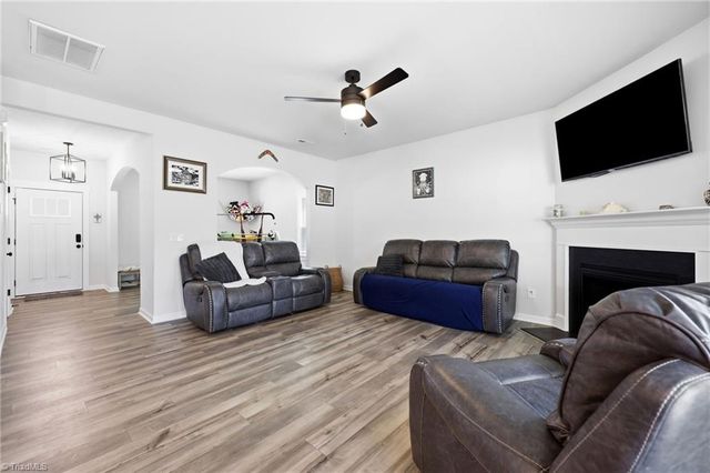 7458 Buckview Court, Kernersville, NC 27284