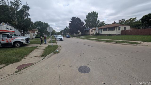 26828 Waldorf Street, Roseville, MI 48066