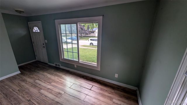 26828 Waldorf Street, Roseville, MI 48066
