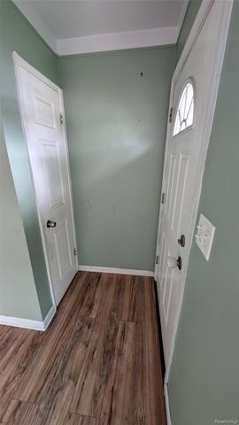 26828 Waldorf Street, Roseville, MI 48066