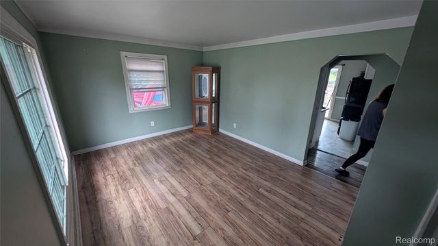 26828 Waldorf Street, Roseville, MI 48066