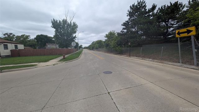 26828 Waldorf Street, Roseville, MI 48066