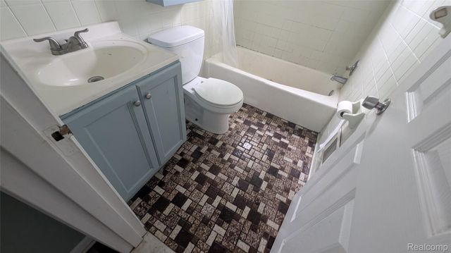 26828 Waldorf Street, Roseville, MI 48066