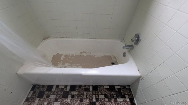 26828 Waldorf Street, Roseville, MI 48066