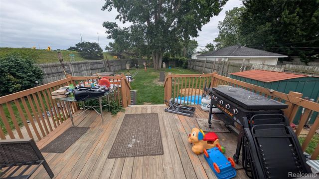 26828 Waldorf Street, Roseville, MI 48066