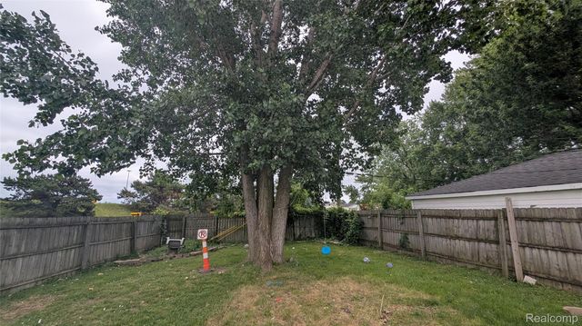 26828 Waldorf Street, Roseville, MI 48066
