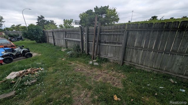 26828 Waldorf Street, Roseville, MI 48066