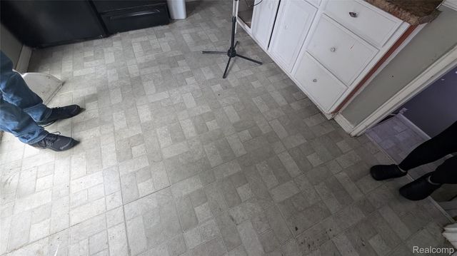 26828 Waldorf Street, Roseville, MI 48066