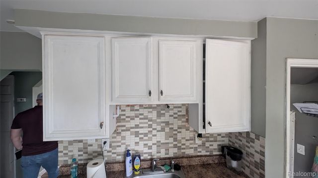 26828 Waldorf Street, Roseville, MI 48066