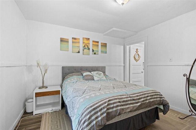 2915 LYNNHURST STREET, Sarasota, FL 34239