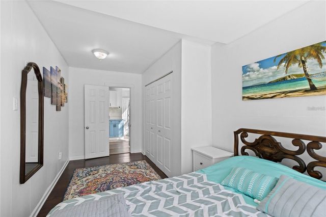 2915 LYNNHURST STREET, Sarasota, FL 34239