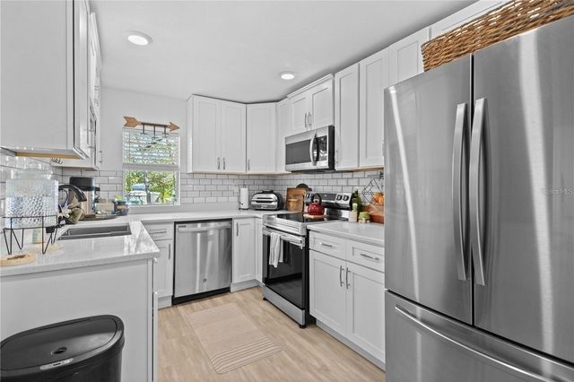 2915 LYNNHURST STREET, Sarasota, FL 34239