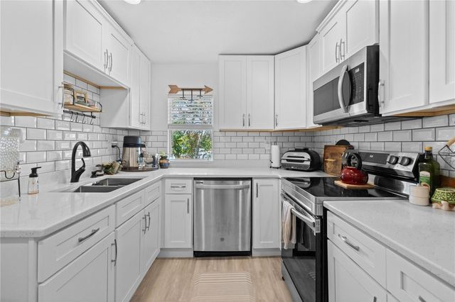 2915 LYNNHURST STREET, Sarasota, FL 34239