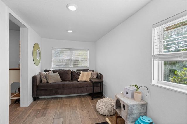 2915 LYNNHURST STREET, Sarasota, FL 34239