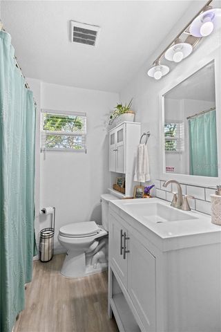 2915 LYNNHURST STREET, Sarasota, FL 34239