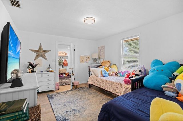 2915 LYNNHURST STREET, Sarasota, FL 34239