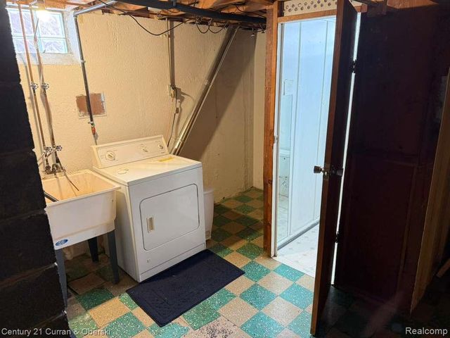 6523 N Vernon Street, Dearborn Heights, MI 48127