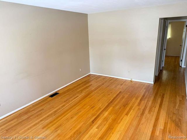 6523 N Vernon Street, Dearborn Heights, MI 48127