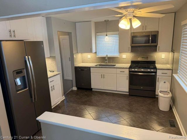 6523 N Vernon Street, Dearborn Heights, MI 48127