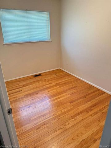 6523 N Vernon Street, Dearborn Heights, MI 48127