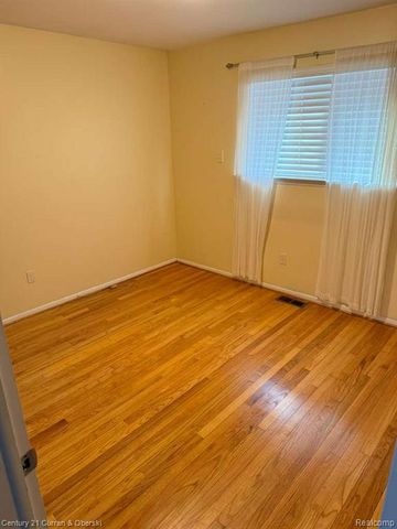 6523 N Vernon Street, Dearborn Heights, MI 48127