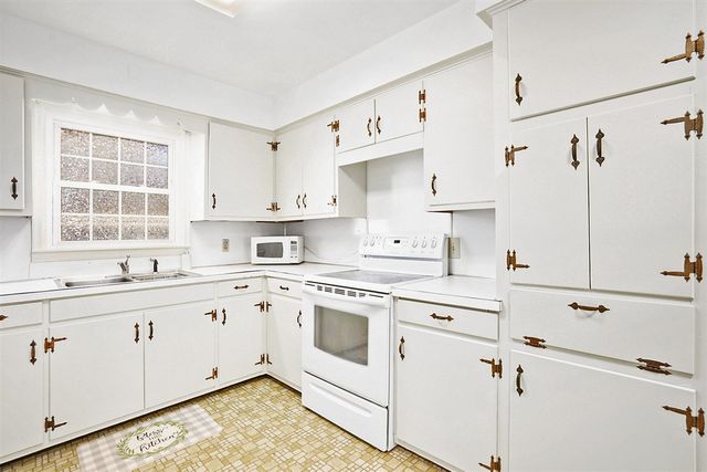 202 Moccasin Street, Buchanan, MI 49107