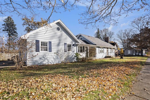 202 Moccasin Street, Buchanan, MI 49107