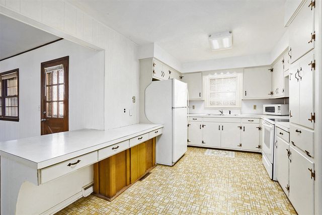 202 Moccasin Street, Buchanan, MI 49107