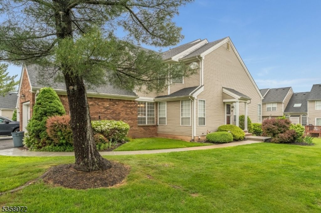 21 Daisy Ct, Readington Twp., NJ 08889