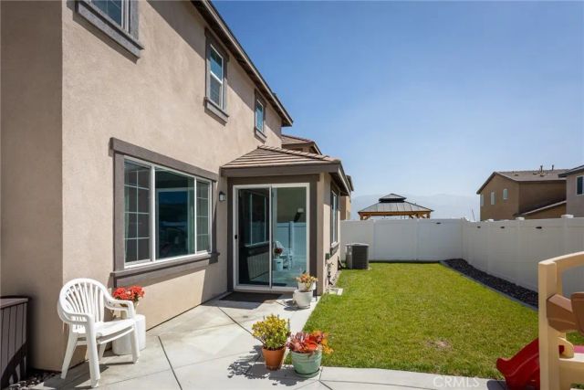 2467 Gunner Ridge Way, Rialto, CA 92377
