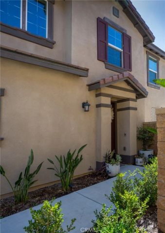 2467 Gunner Ridge Way, Rialto, CA 92377