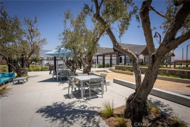 2467 Gunner Ridge Way, Rialto, CA 92377