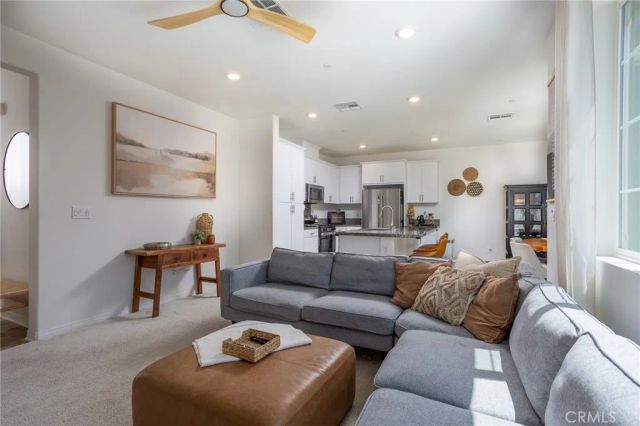 2467 Gunner Ridge Way, Rialto, CA 92377