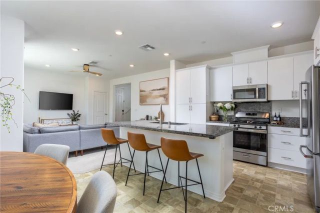 2467 Gunner Ridge Way, Rialto, CA 92377