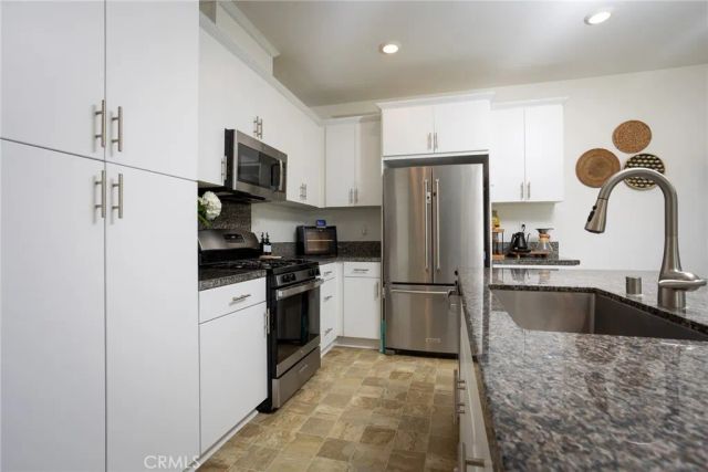 2467 Gunner Ridge Way, Rialto, CA 92377