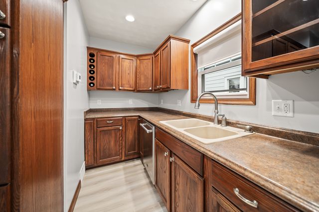 2421 14th Avenue, Moline, IL 61265