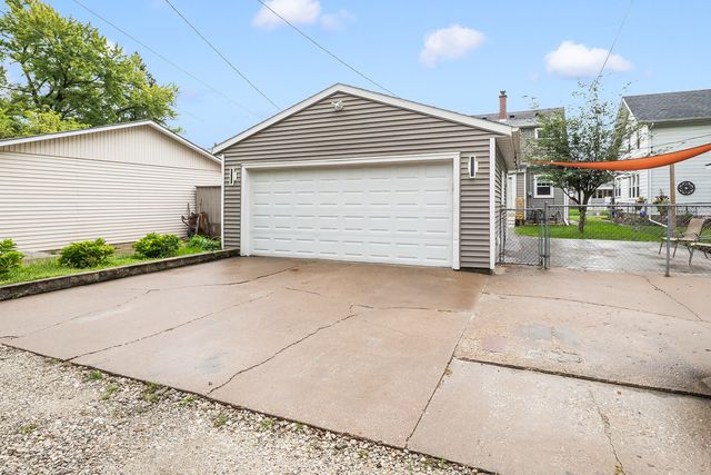 2421 14th Avenue, Moline, IL 61265