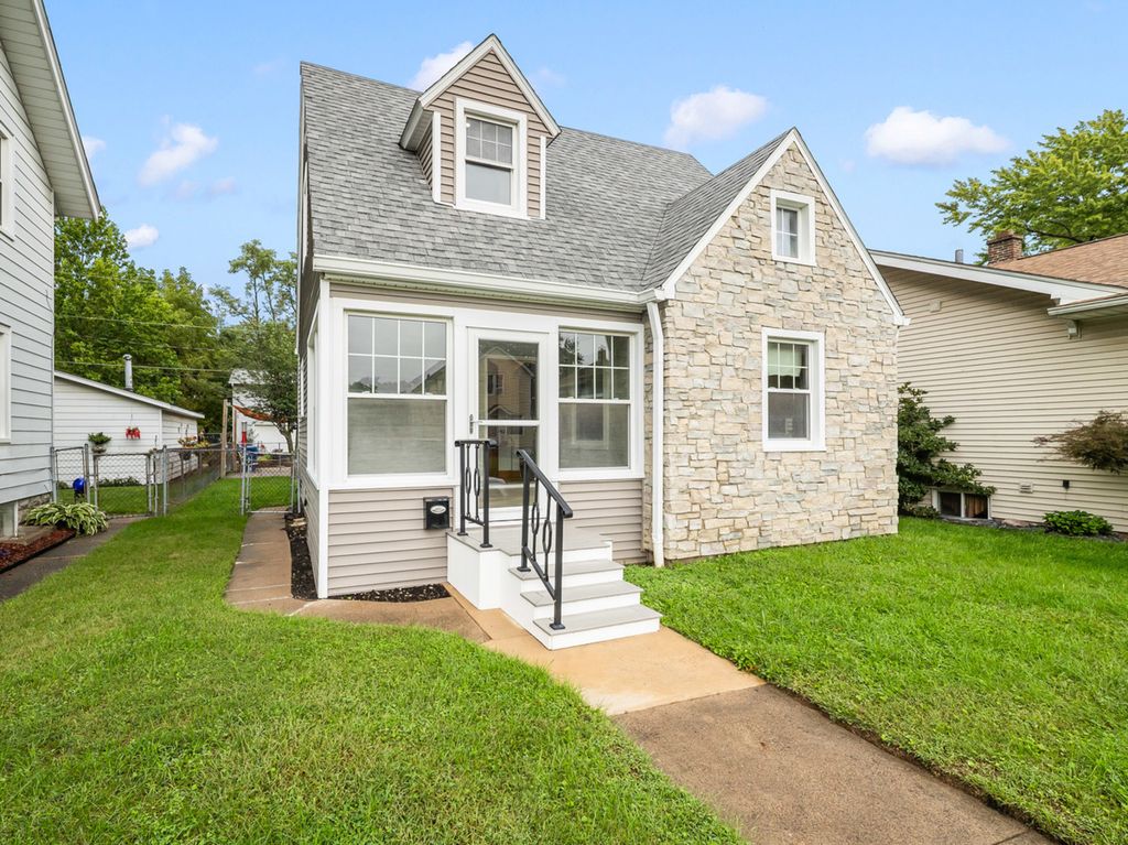 2421 14th Avenue, Moline, IL 61265