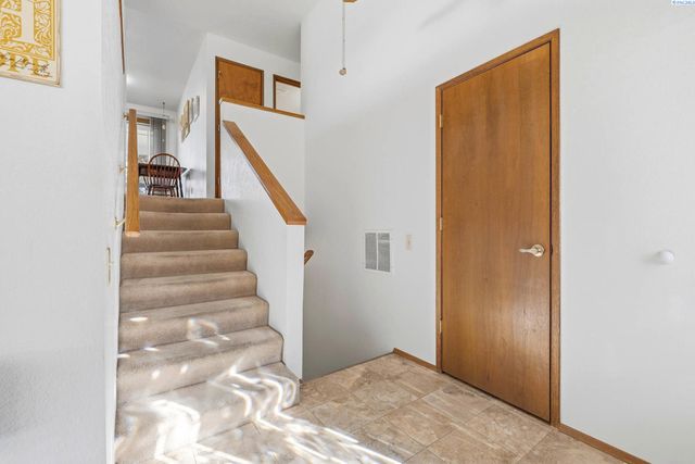 322 E 36th Place, Kennewick, WA 99337