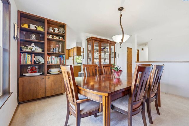 322 E 36th Place, Kennewick, WA 99337