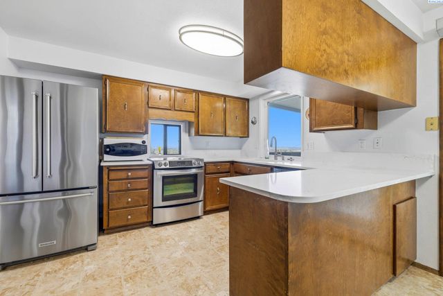 322 E 36th Place, Kennewick, WA 99337