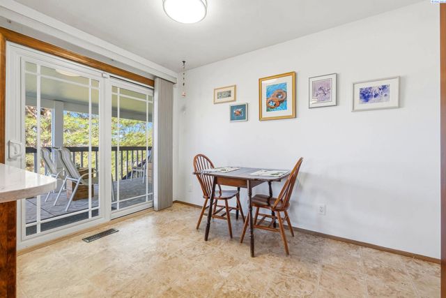 322 E 36th Place, Kennewick, WA 99337