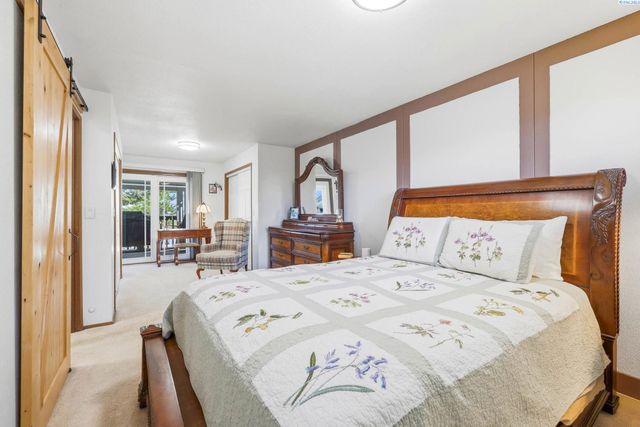 322 E 36th Place, Kennewick, WA 99337