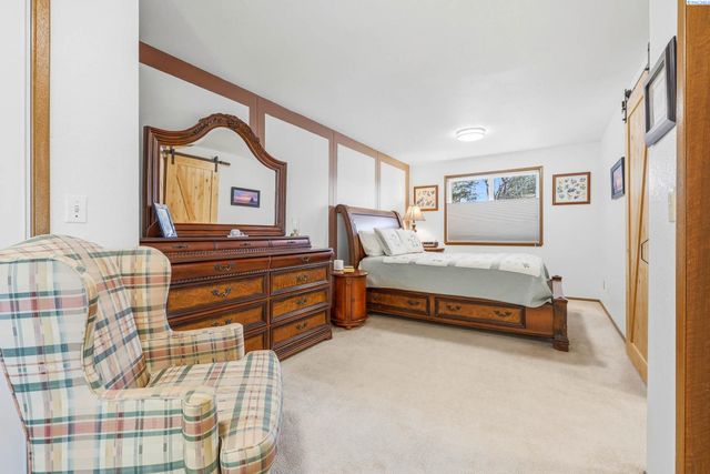 322 E 36th Place, Kennewick, WA 99337