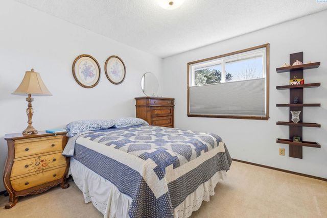 322 E 36th Place, Kennewick, WA 99337