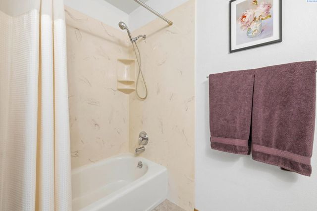 322 E 36th Place, Kennewick, WA 99337