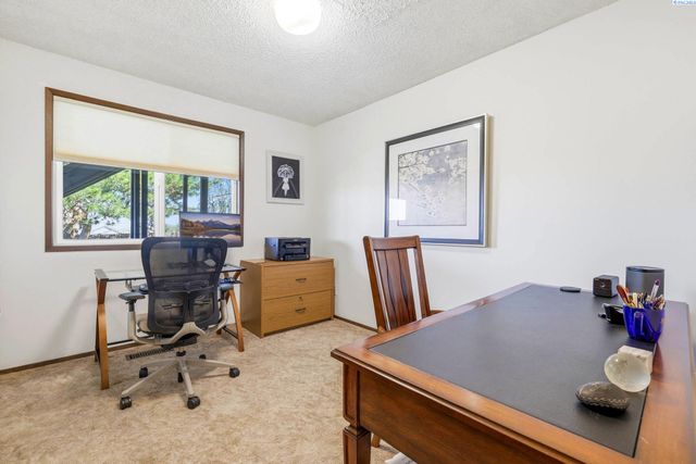 322 E 36th Place, Kennewick, WA 99337