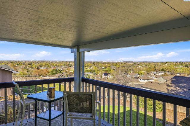 322 E 36th Place, Kennewick, WA 99337