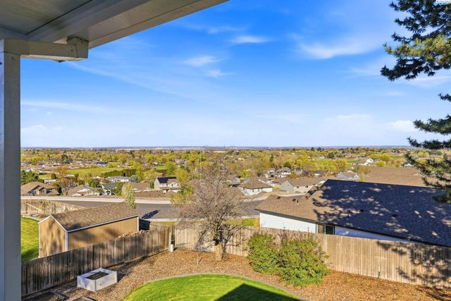 322 E 36th Place, Kennewick, WA 99337